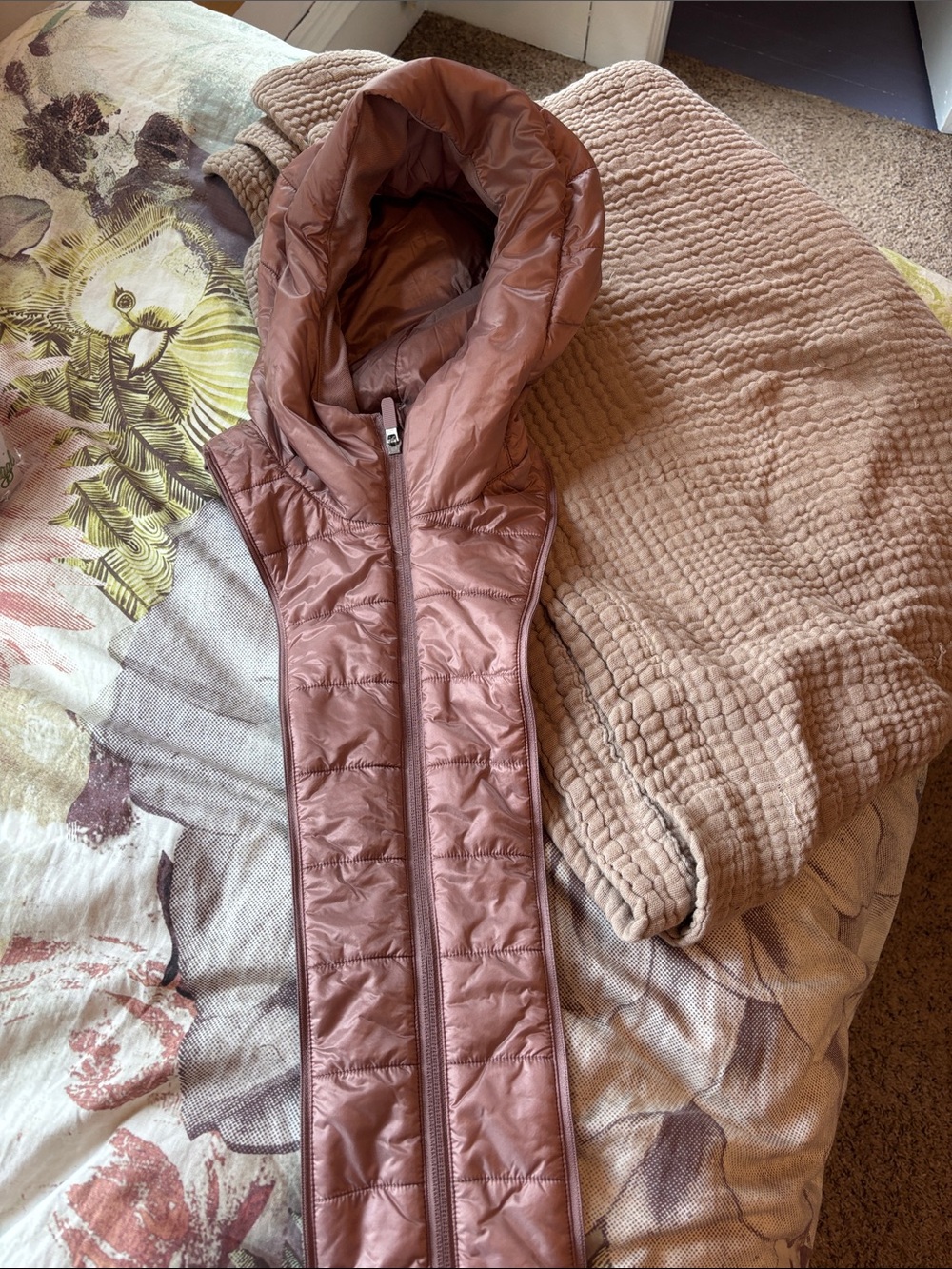 lululemon athletica Women's Hooded Puffer Jacket - Mauve - Picture 14 of 15